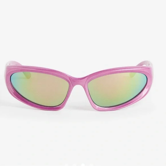 NEW‼️ Sporty Y2K Sunglasses - Picture 6 of 9